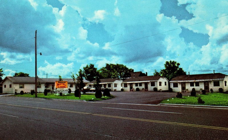Wonderland Motel & Cabins - Vintage Postcard (newer photo)